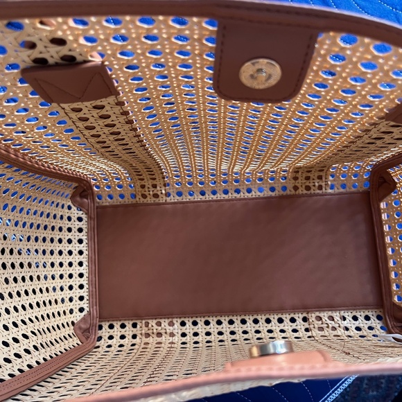 ✨ Retro Chic✨ - Picture 5 of 6